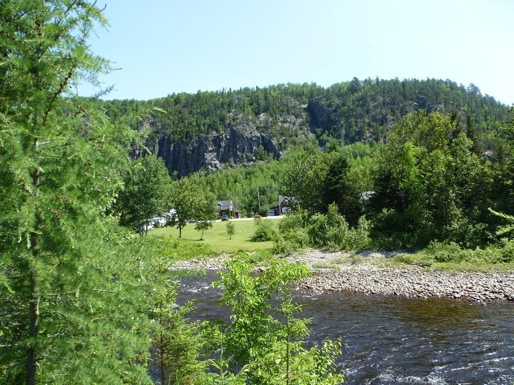 B&B Les Deux Pignons Petit-Saguenay Exterior photo