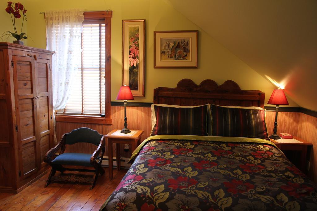 B&B Les Deux Pignons Petit-Saguenay Exterior photo