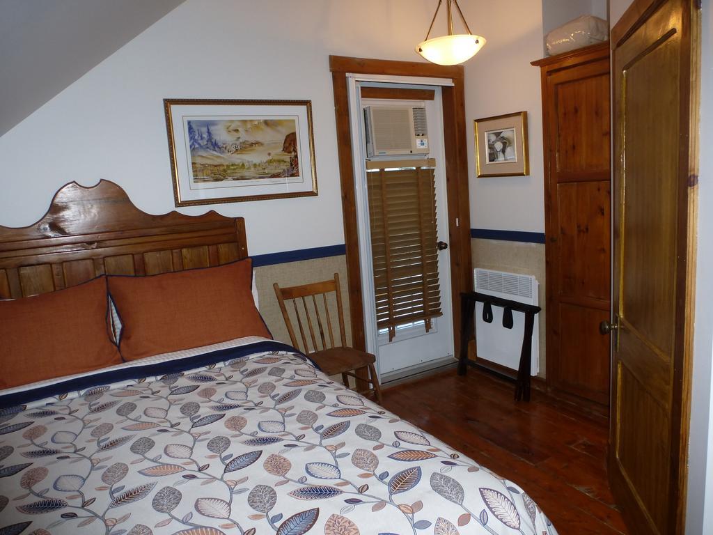 B&B Les Deux Pignons Petit-Saguenay Exterior photo